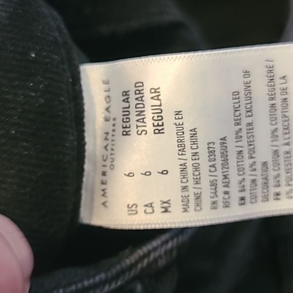 American Eagle mom straight black jeans size 6. - Picture 5 of 6
